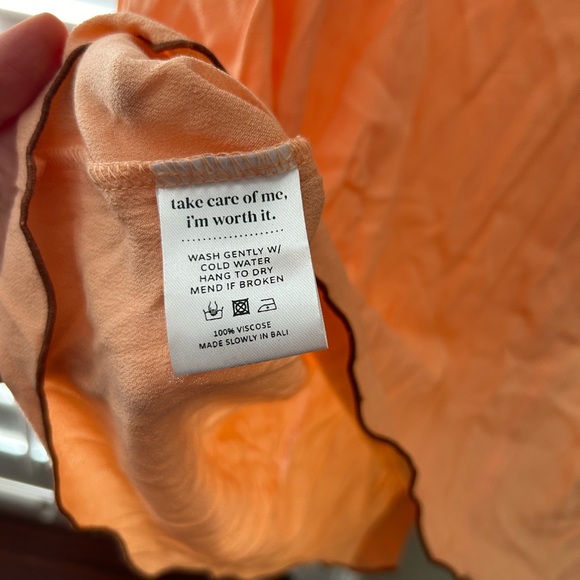 BALM WEARS slow fashion flowy top with 70s inspired scalloped trim; NWOT - Picture 5 of 8